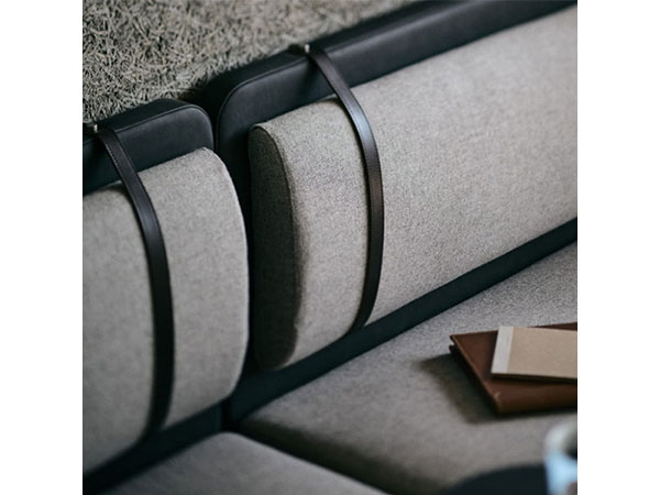 ダークブラウン