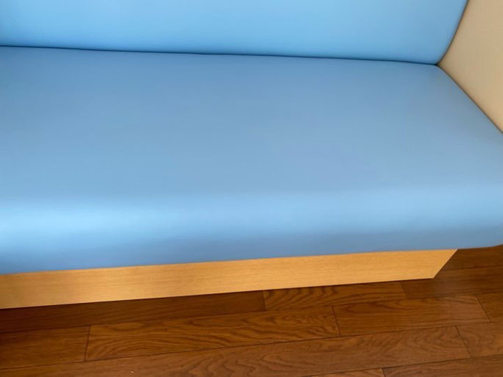 大阪府 調剤薬局様の業務家具納品例