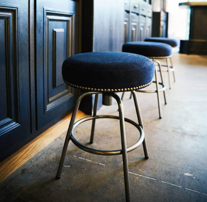 トラットリア丸ロースツールイメージ