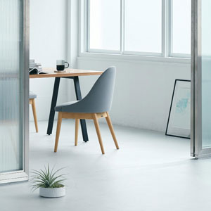 レイ アームレスチェア(木製脚)